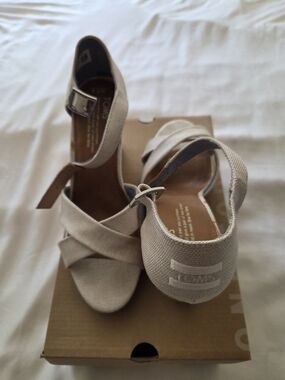 TOMS Women’s Natural Canvas Crisscross Ankle-Strap Cork Wedge Sandal Size 7.5/38
